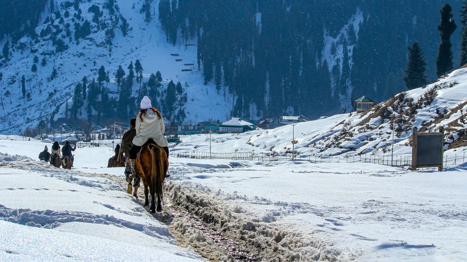 Kashmir Winter Tour Package.